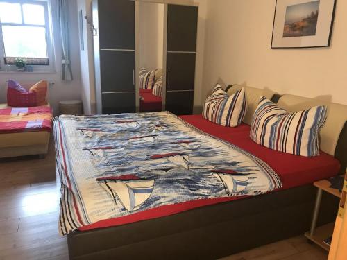 a bedroom with a bed with a quilt on it at Moewennest-in-der-Residenz-am-Ryck in Greifswald