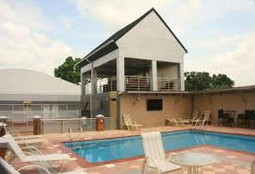 A piscina localizada em Room in Lodge - Sweet Spirit Hotels Suites Mardezok ou nos arredores