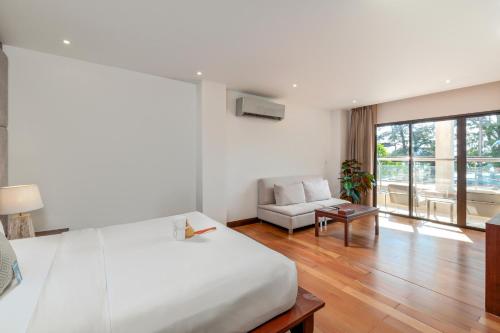Katil atau katil-katil dalam bilik di Baan Laimai Beach Resort & Spa - SHA Extra Plus