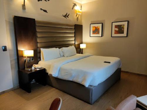 Ліжко або ліжка в номері Room in Lodge - The Sojourner by Genesis