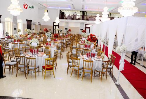Restaurace v ubytování World Lilies Hotel Events Place