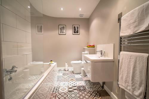 a bathroom with a sink and a toilet and a tub at 15 Stonegate Court in York