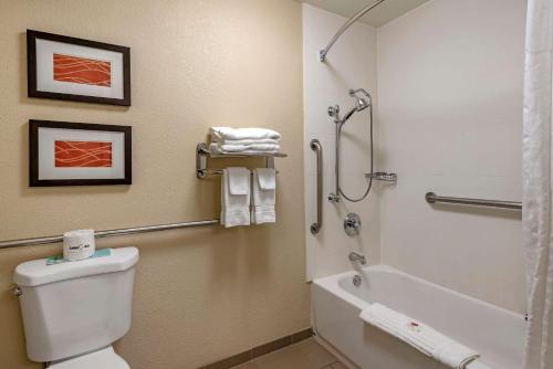 a bathroom with a toilet and a bath tub at Comfort Inn Roseburg in Roseburg