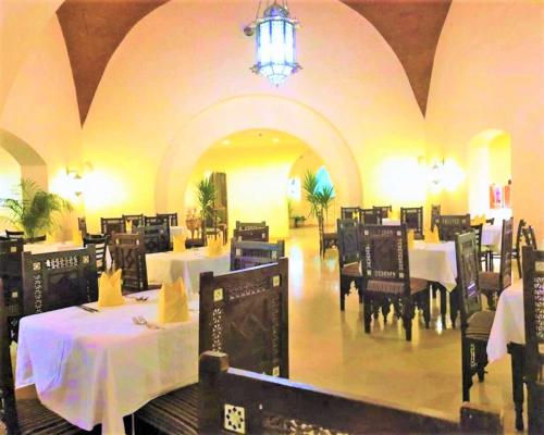 Restaurace v ubytování Rohanou Beach Resort