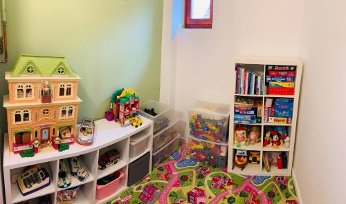 a childs room with a doll house and toys at Happy Mammy Bababarát Vendégház Fészek utca in Orosháza
