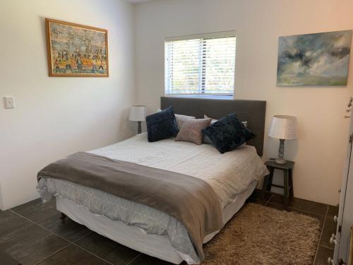 Ένα ή περισσότερα κρεβάτια σε δωμάτιο στο Moonriver Self Catering