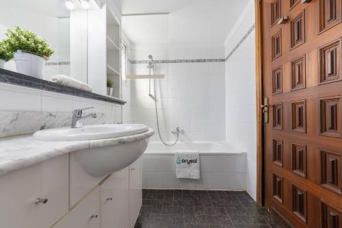 Koupelna v ubytování DMS 5 VISTA LATERAL MAR