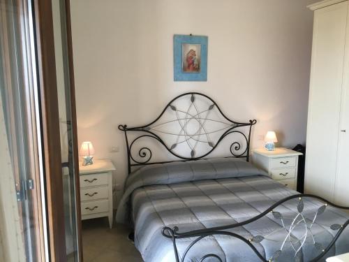 A bed or beds in a room at Alba Rosa Niususu