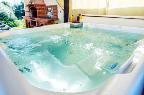 Villa Oliveira - Piscina aquecível, jacuzzi e BBQ, Armação de Pêra
