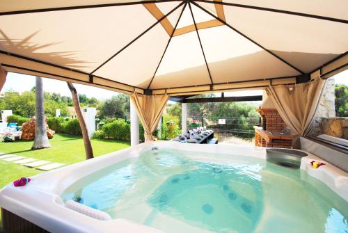 Villa Oliveira - Piscina aquecível, jacuzzi e BBQ, Armação de Pêra