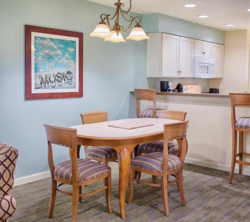 a kitchen with a dining room table and chairs at WorldMark Branson in Branson