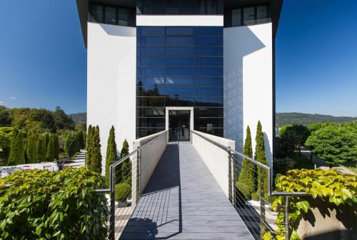 a walkway in front of a glass building at Suiten-Aparthotel AENEA in Reifnitz