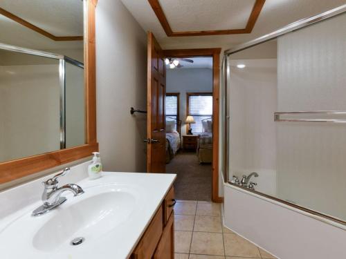 Kylpyhuone majoituspaikassa Lodge 243
