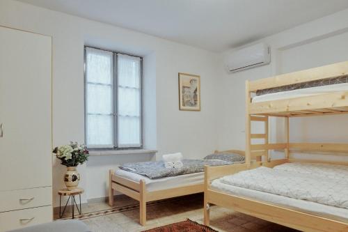 Afbeelding uit fotogalerij van Apartments Pr' Štormanu in Kanal