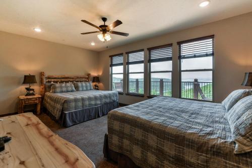 a bedroom with two beds and a ceiling fan at Lodge 73 in Branson