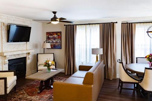 a living room with a couch and a table at Westgate Flamingo Bay Resort in Las Vegas