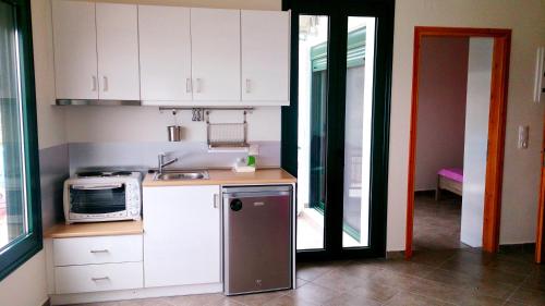 Kuchyň nebo kuchyňský kout v ubytování Akteon Rooms