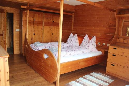 Кровать или кровати в номере Hirmhof