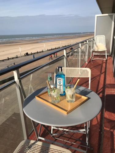 Imagem da galeria de Luxury Seaview Apartment with free private garage em Ostend