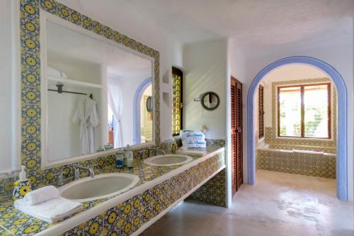 A bathroom at Las Alamandas