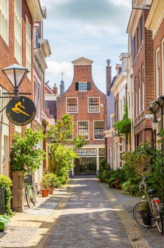 an alley in the city of bruges at RiverSide Suite - Haarlem City Centre in Haarlem
