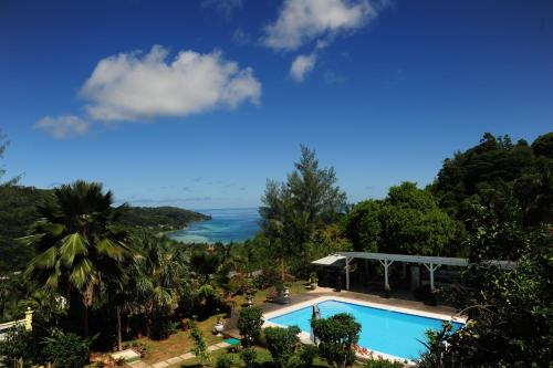 a view of a swimming pool and the ocean at Residence Monte-Cristo in Anse Boileau