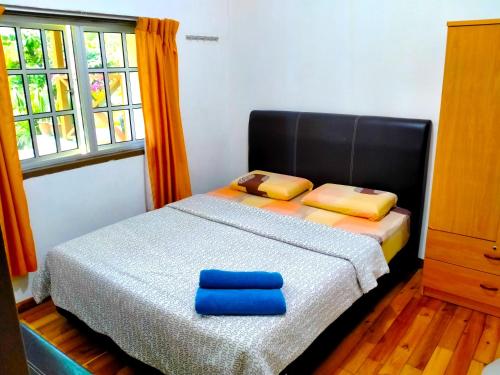 Tempat tidur dalam kamar di Soboroong Farmer's Cottage