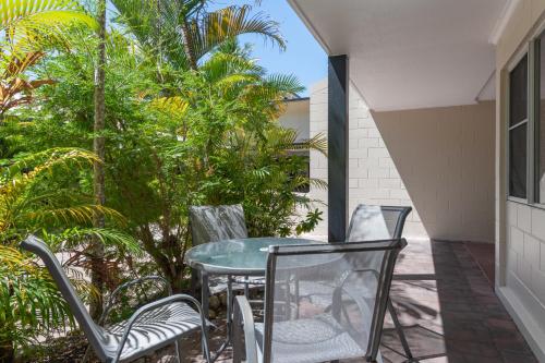Κήπος έξω από το Lychee Tree Holiday Apartments