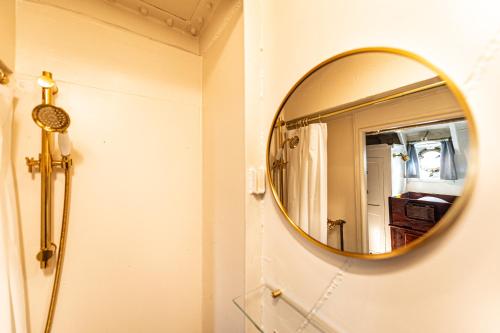a bathroom with a mirror on a wall at Das Feuerschiff in Hamburg