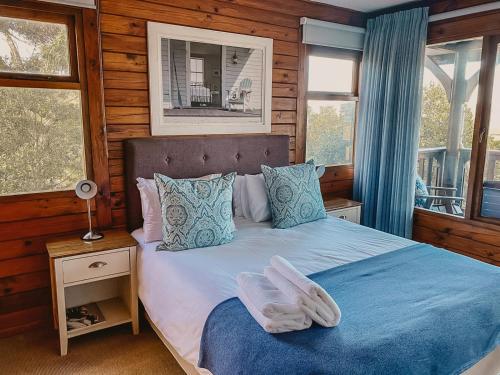 Ένα ή περισσότερα κρεβάτια σε δωμάτιο στο Oyster Creek Lodge
