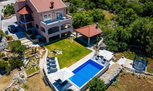 Bazén v ubytování Villa Majkovica nebo v jeho okolí
