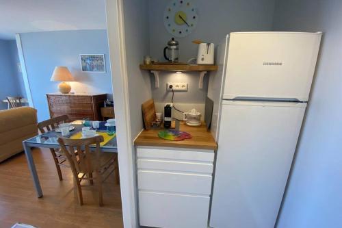 Dapur atau dapur kecil di Joli studio en front de mer - CABOURG