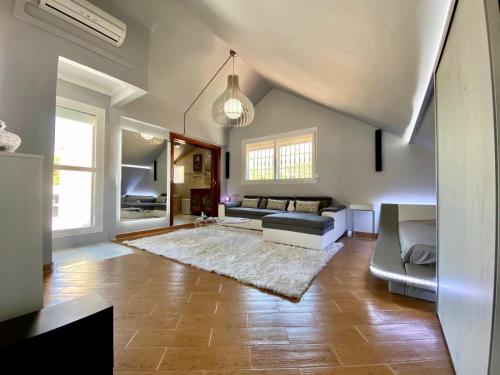 Ένα ή περισσότερα κρεβάτια σε δωμάτιο στο The Sunset Marbella