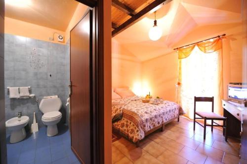 Tempat tidur dalam kamar di Locanda monte cervino