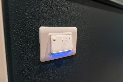a white lightswitch on a black wall at La Lu cozy rooms 2 in Pisa