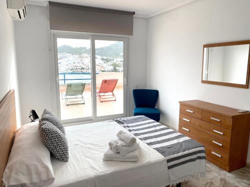 Postel nebo postele na pokoji v ubytování Apartamentos El Puerto