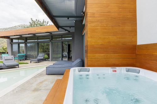 Piscina de la sau aproape de Vista Paraiso