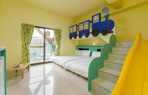a bedroom with a toy train on the wall at 花蓮童樂會親子民宿 in Zhixue