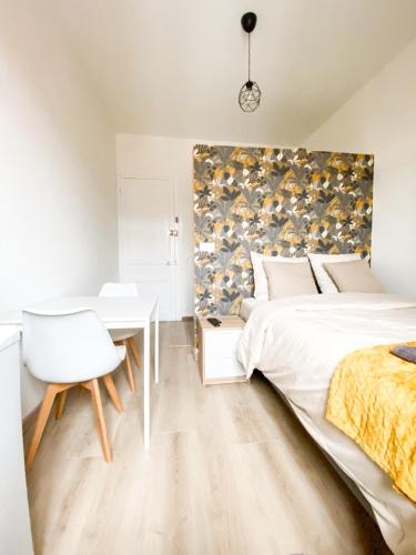 Voodi või voodid majutusasutuse Capstay Roubaix Lille private shower & Netflix toas