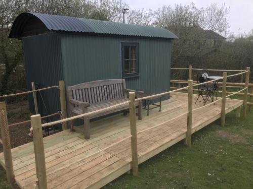 The Hut – Photos 2