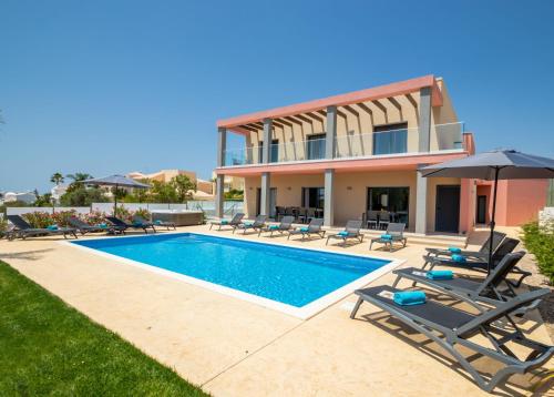 an image of a villa with a swimming pool at Villa Riviera by Algarve Vacation in Armação de Pêra