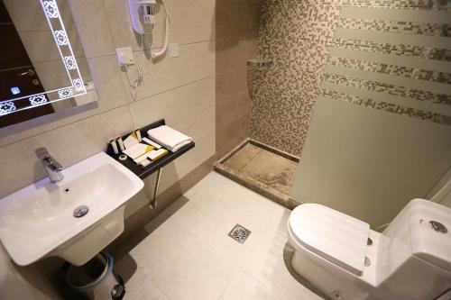 Ένα μπάνιο στο Diamond Tower Hotel