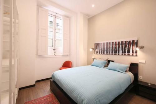 En eller flere senge i et værelse på Agradable apartamento en el Madrid de los Austrias