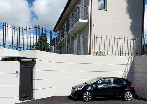 a black car parked in front of a building at B&B Margante - MXP - Breakfast gluten free su richiesta in Somma Lombardo