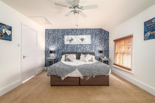 Spacious Contractor House for Large Groups - Private Parking – Photos 3