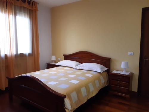 a bedroom with a large bed and a window at Casa Vacanze Riviera del Brenta in Dolo