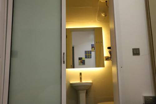 Vonios kambarys apgyvendinimo įstaigoje GAZANIA CLASSIC SUITE, RHODABODE APT.