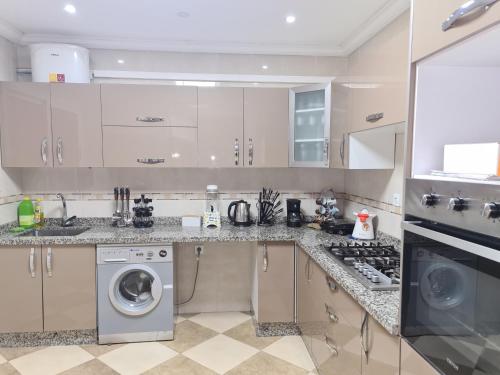 a kitchen with a washer and dryer in it at RESIDENCE LA CORNICH in Nador