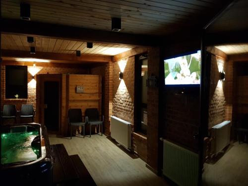 TV a/nebo společenská místnost v ubytování Vila Breza