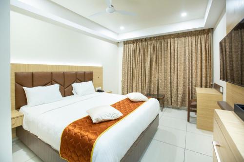Een bed of bedden in een kamer bij Lee-Benz ARK HOTEL